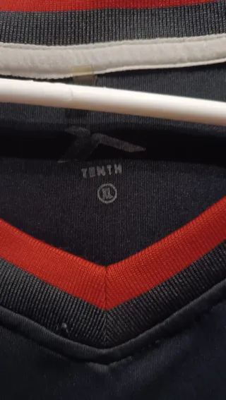 Camiseta deportiva negra #46