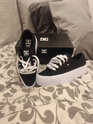 Zapatos DC Plataforma Mujer Negros Blancos Nuevos