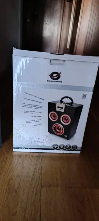 Altavoz Bluetooth Negro y Dorado