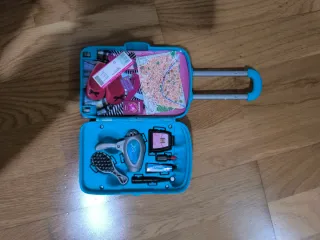 Nancy Viaggio a Parigi con valigia