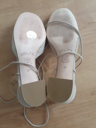 Zapatos Unisa piel vuelta tacón medio beige