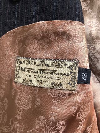 Traje de raya negro POINT, Caramelo. Talla 48