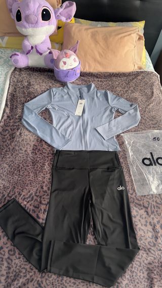 Alo Yoga Conjunto Deportivo Azul y Negro Talla L