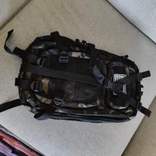 Mochila Táctica Camuflaje Negra y Verde 20litros