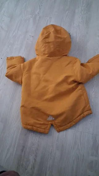 Giubbotto bambino arancione con cappuccio