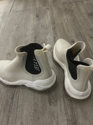 Botas de agua blancas