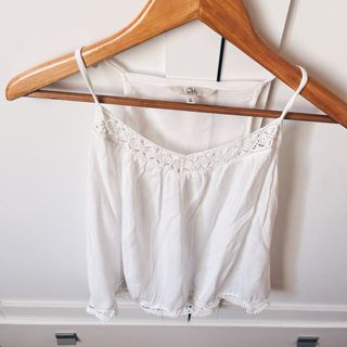 Top blanco con encaje