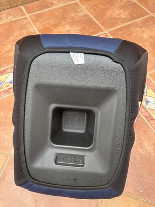 Elevador coche niño azul con diseño espacial