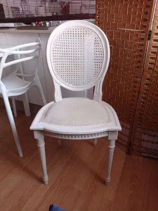 Silla de comedor estilo Luis XVI beige