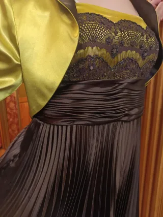 Vestido de fiesta marrón y verde oliva