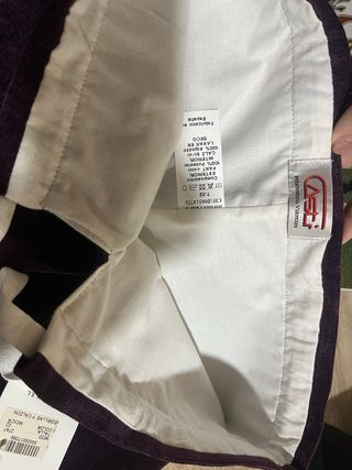 Pantalón corto de terciopelo morado o berengena