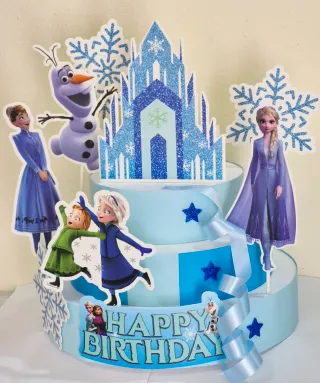 Torta finta a piani ispirata al mondo Frozen