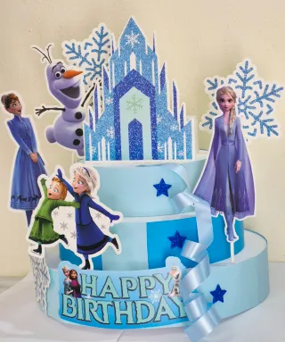 Torta finta a piani ispirata al mondo Frozen