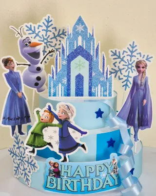 Torta finta a piani ispirata al mondo Frozen