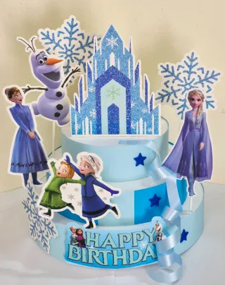 Torta finta a piani ispirata al mondo Frozen