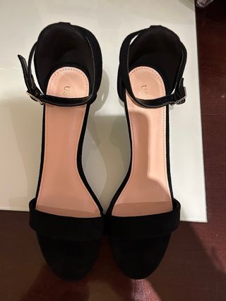 Sandalias tacón bajo negras