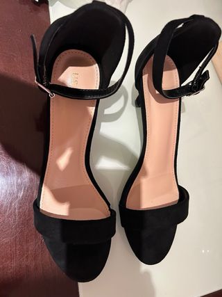 Sandalias tacón bajo negras