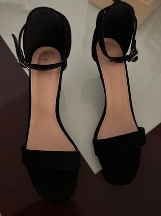 Sandalias tacón bajo negras