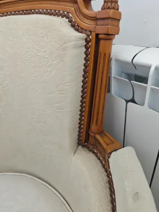 Sillón clásico madera tallada beige