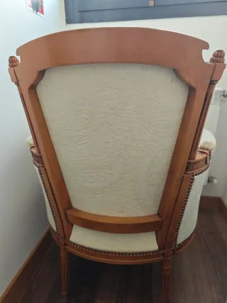 Sillón clásico madera tallada beige