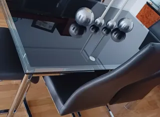 Comedor Moderno Mesa Cristal Negra y Sillas