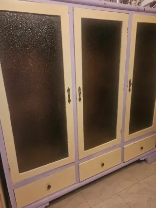 Armario antiguo madera 3 puertas cristal