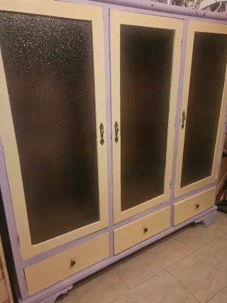Armario antiguo madera 3 puertas cristal