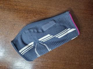 tutore gomito gomitiera con cuscinetti in silicone