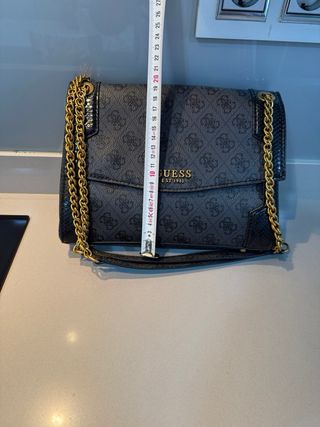 Bolso Guess Cadena Dorada Gris