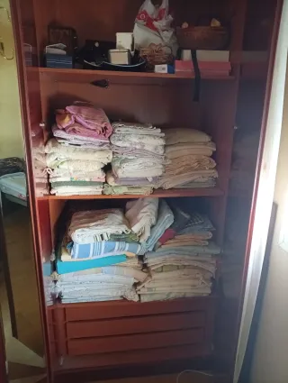 Armario, mesitas y sinfonier madera oscura