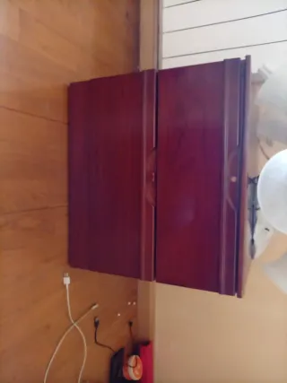 Armario, mesitas y sinfonier madera oscura