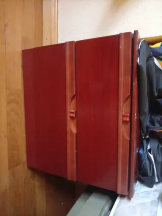 Armario, mesitas y sinfonier madera oscura