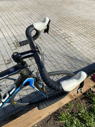 Bicicleta de carretera Focus Cayo talla L