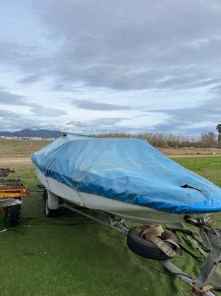 Lancha con motor fueraborda sin papeles