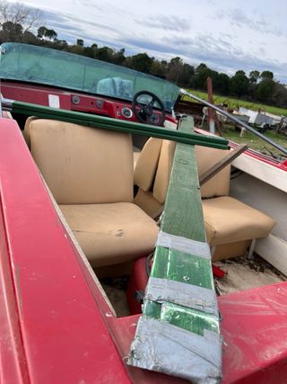 Lancha con motor fueraborda sin papeles