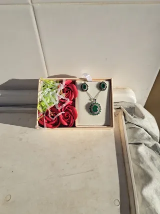 Parure collana e orecchini verdi