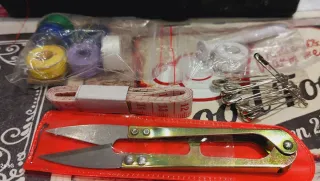 Máquina de coser portátil The Handheld Machine