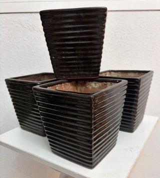 4 Macetas Negras de Barro