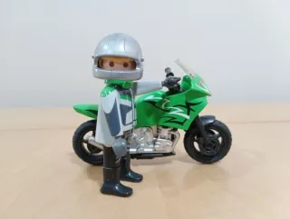 Playmobil Motero con Moto Verde y Casco