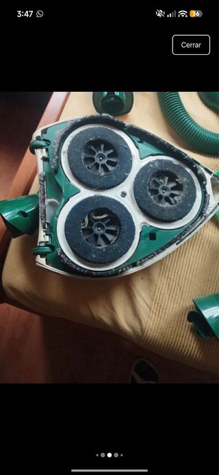 Aspiradora vertical verde y blanca Kobold 131