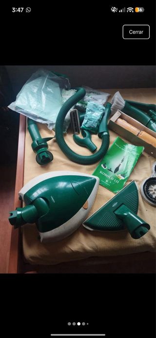 Aspiradora vertical verde y blanca Kobold 131