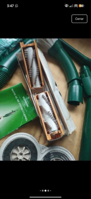 Aspiradora vertical verde y blanca Kobold 131