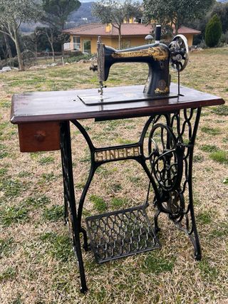 Máquina de coser Singer antigua