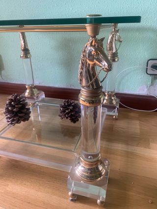 Mesita cristal detalle dorado