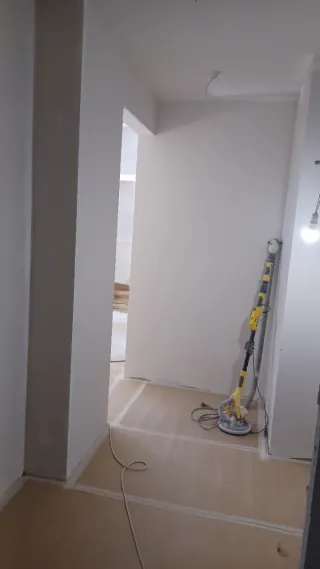 Se realizan trabajamos de pladur pasta pintura