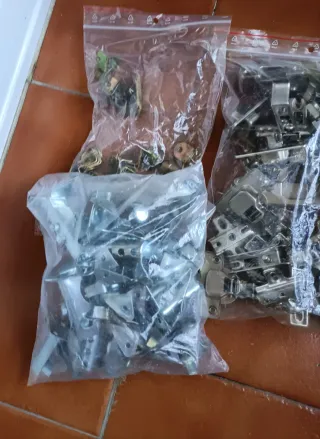 Herrajes de bisagra metálica