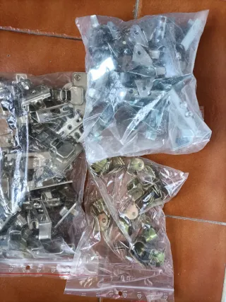 Herrajes de bisagra metálica