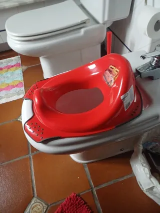 Adaptador de baño Cars rojo