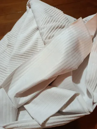Tessuto in velluto a coste beige