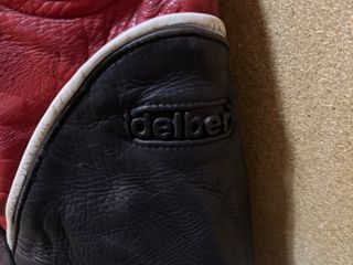 Chaqueta de cuero vintage roja y negra